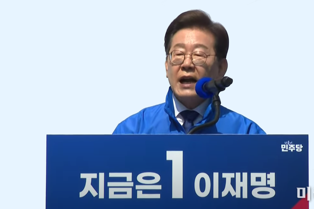 [6·3 대선] 이재명, 광화문 대선 출정식서 '진짜 대한민국 선언'…"국민의 이름으로 새로운 역사 쓸 것"