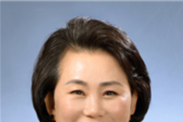 정명숙 시인, 두 번째 시집 <몽돌밭에서> 출간… 삶과 그리움의 결을 따라 피어난 시편들