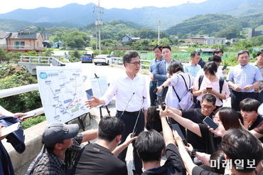 김동연 경기지사, 서울~양평고속도로 현장서 "경기도, 특검 진상 규명에 선제 협조하겠다"