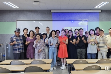 대전시민대학 최장수 강좌 '시창작 교실 힐링포엠'…지역 문학의 요람으로 우뚝