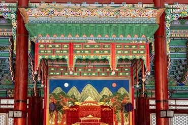 [오피니언 칼럼] 최창일 시인, 시인이 바라보는 궁중 언어