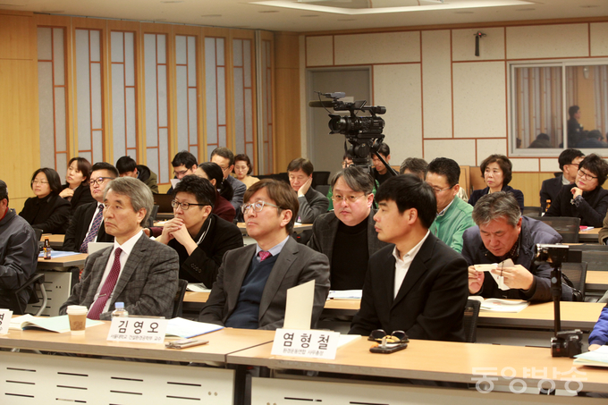 17일 오후 국회회관 세미나실에서 '세계 물의 날'(3월22일) 기념 토론회가 환경운동연합, 수자원공사, 흐르는강을위한의원모임의 공동 주최로 열리고 있다./사진=장건섭 기자
