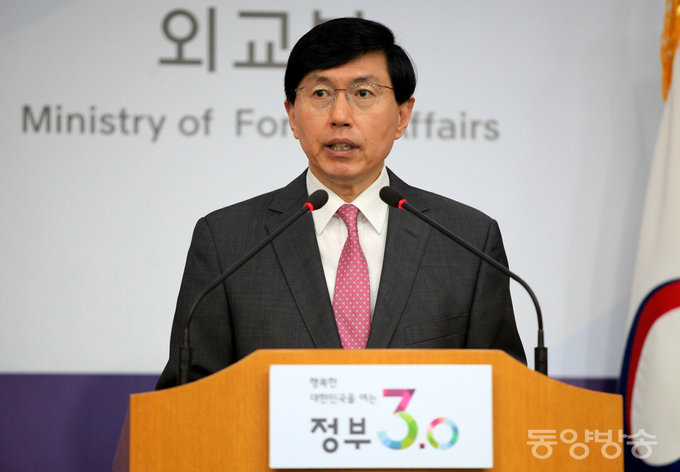 조준혁 외교부 대변인이 14일 오후 서울 종로구 도렴동 외교부 청사에서 정례브리핑을 열고 취재진의 질문에 대답하고 있다./장건섭 기자