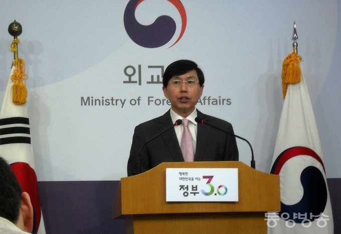 조준혁 외교부는 21일 오후 외교부 청사에서 정례브리핑을 열고 있다. 조 대변인은 이날 정례브리핑에서 한일간 위안부 합의에 따라 설립키로 한 피해자 지원재단과 관련, 재단 설립을 위한 준비조직이 이달 말 공식 출범한다는 보도에 대해 "현재로서는 정해진 바가 없다"고 밝혔다./사진=장건섭 기자