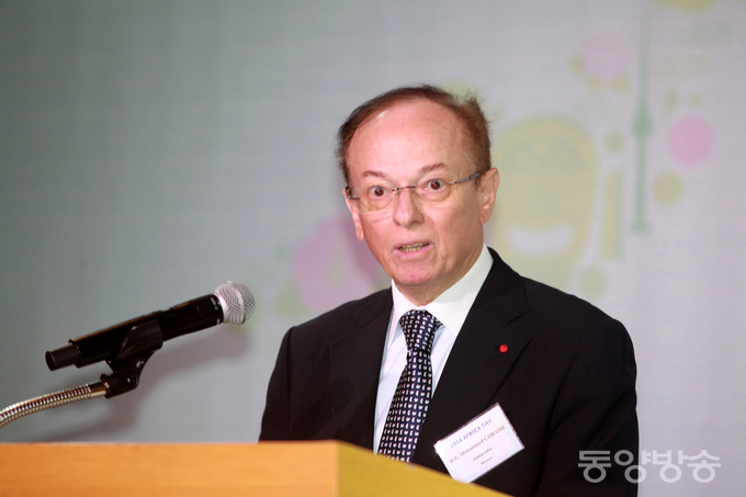 모하메드 슈라이비 주한 모로코 대가 13일 전국경제인연합회와 외교부가 개최한 ‘2016 아프리카데이’에서 화답을 하고 있다. /사진 = 장건섭 기자