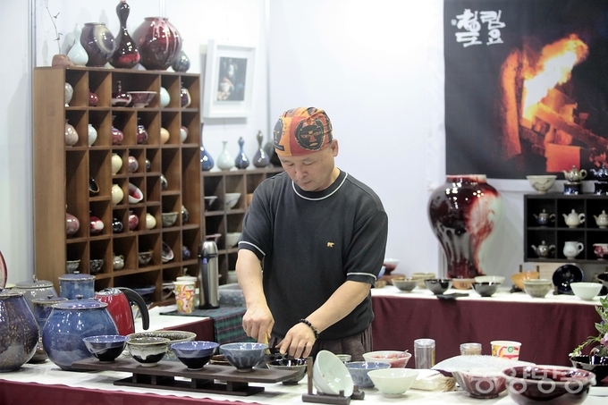 제14회 국제차(茶)문화대전(TEA WORLD FESTIVAL 2016)이 9일부터 12일까지 서울 삼성동 코엑스 B홀에서 개최된다. 사진은 지난 제13회 행사 장면./사진=장건섭 기자