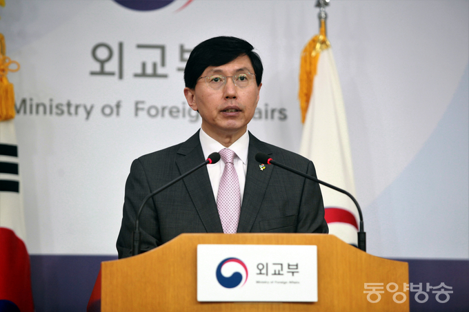 조준혁 외교부 대변인이 14일 오후 서울 종로구 도렴동 외교부 청사에서 정례부리핑을 열고 있다./사진=장건섭 기자