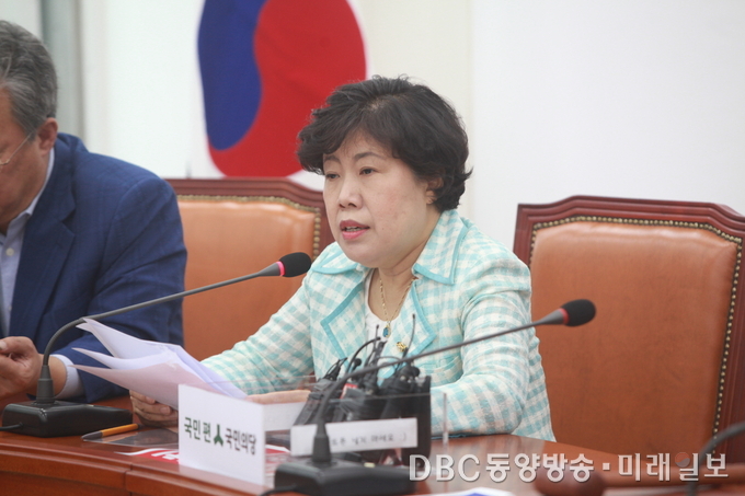15일 오전 국회에서 열린 국민의당 비대위원-중진의원 연석회의에서 조배숙 국민의당 의원이 발언하고 있다./사진=장건섭 기자