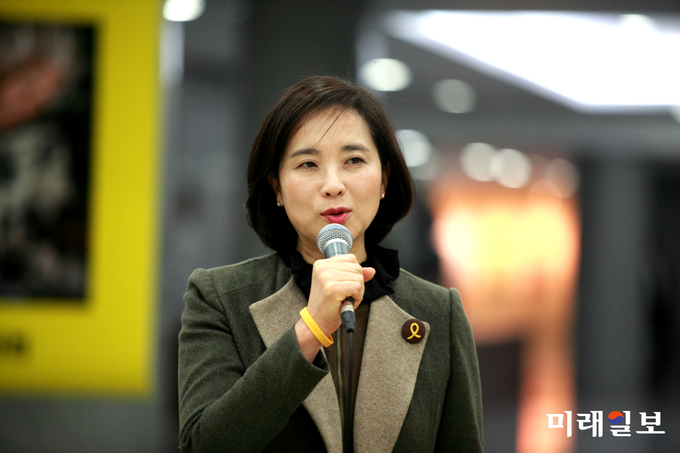 18일 국회 의원회관에서 열린 ‘아시아의 일본군 성노예 사진전’ 개막식에서 유은혜 더불어민주당 의원이 인사말을 하고 있다./사진=장건섭 기자