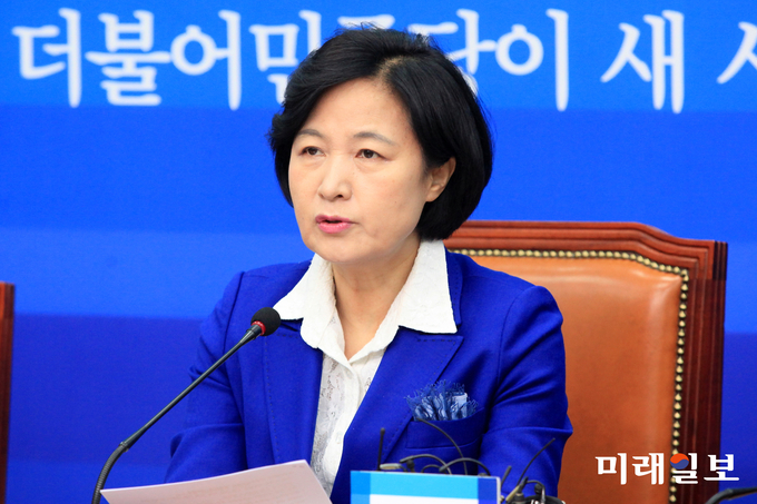 추미애 더불어민주당 대표가 1일 오전 서울 여의도 국회에서 열린 최고위원회의에 참석해 모두발언을 하고 있다./사진=장건섭 기자