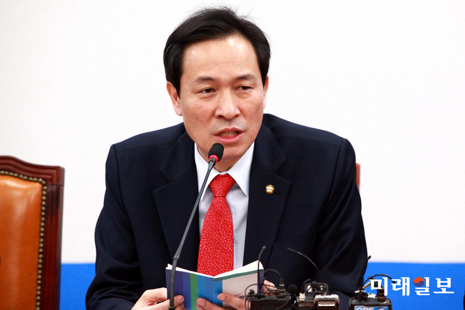 우상호 더불어민주당 원내대표가 2일 오전 국회에서 열린 정책조정회의에서 모두발언을 하고 있다./사진=장건섭 기자