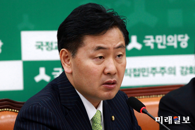 김관영 국민의당 의원이 2일 오전 서울 여의도 국회서 원내정책회의에 참석해 모두발언을 하고 있다./사진=장건섭 기자