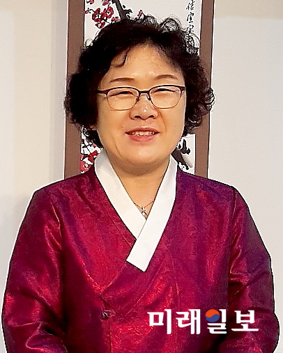 제43회 신사임당상 수상자인 시조시인이며 서예작가인 정광옥 (사)강원여성서예협회 이사장./사진=미래일보 DB