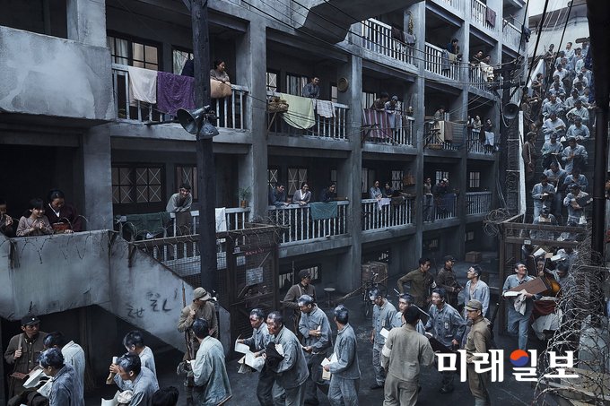 사진은 최근 국내 개봉한 류승완 감독의 영화 '군함도'의 한 장면.