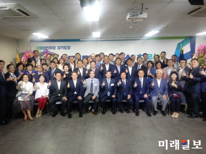 더불어민주당 경기도당은 4일 오후 경기도당 대회의실에서 <경기민주연구소> 창립식을 개최했다고 밝혔다.