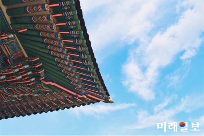 아름다운 가을을 맞아 고궁은 풍경, 건축, 인물 등 다양한 주제의 사진을 담기에 더 없이 좋은 곳이다. 니콘 포토챌린저 이유나씨가 니콘 D500으로 촬영한 전통 건축물 사진./사진=니콘코리아 제공