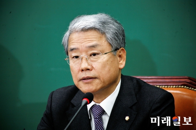 김동철 국민의당 원내대표가 8일 국회에서 열린 최고위원회의에서 모두 발언을 하고 있다./사진=미래일보