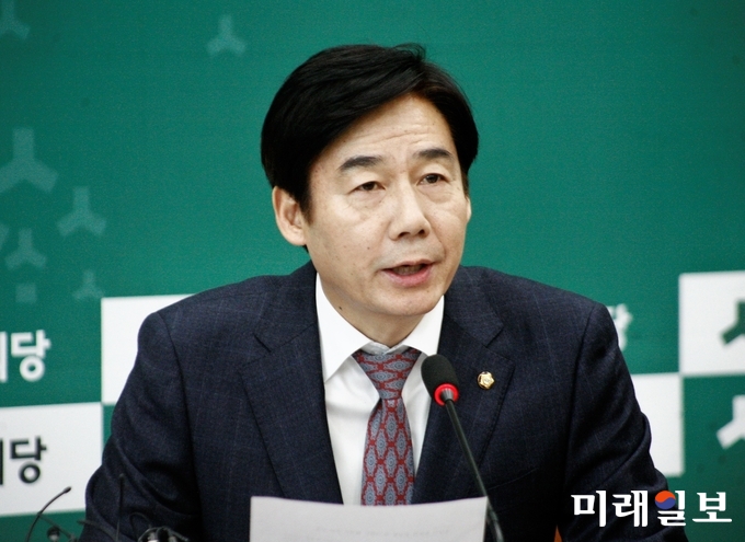 이용호 국민의당 정책위의장이 14일 오전 서울 여의도 국회 원내대표실에서 열린 원내대책회의에서 모두발언을 하고 있다. /사진=김정현 기자