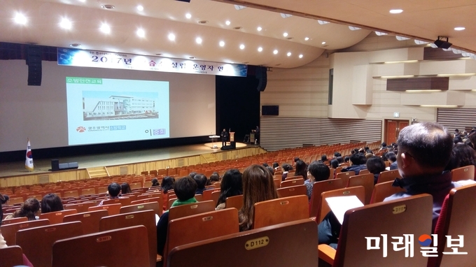 광주광역시동부교육지원청이 지난 22일 광주광역시교육연수원 대강당에서 교습소 설립·운영자를 위한 연수를 최초로 실시했다. / 사진=광주시교육청