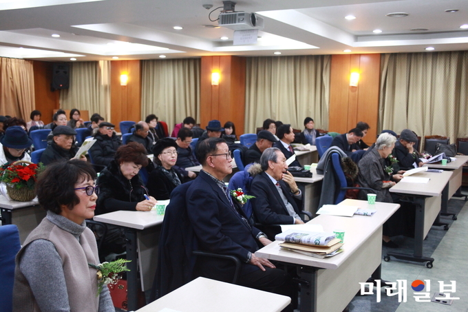 4일 오후 서울 종로구 혜화동 함춘회관 대회의실 가천홀에서 제3회 문덕수문학상과 36회 시문학상 시상식이 재단법인 심산문학진흥회와 시문사 주최로 열리고 있다./사진=장건섭 기자