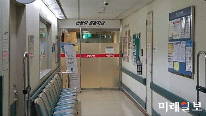 17일 오후 서울 양천구 이대목동병원 신생아 중환자실이 적막감이 흐르고 있다./사진=장건섭 기자