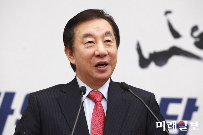 김성태 자유한국당 원내대표가 19일 오전 서울 여의도 국회에서 열린 당 의원총회에서 모두발언을 하고 있다./사진=장건섭 기자