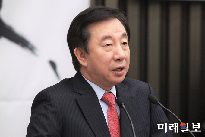 김성태 자유한국당 원내대표가 19일 오전 서울 여의도 국회에서 열린 당 의원총회에서 모두발언을 하고 있다./사진=장건섭 기자