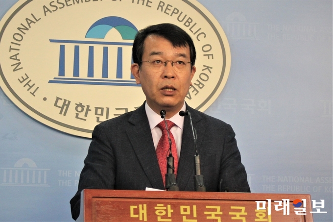 김종대 정의당 의원인 9일 오전 서울 영등포구 여의도 국회 정론관에서 UAE 비밀군사지원협정 관련 기자회견을 하고 있다./사진=김정현 기자