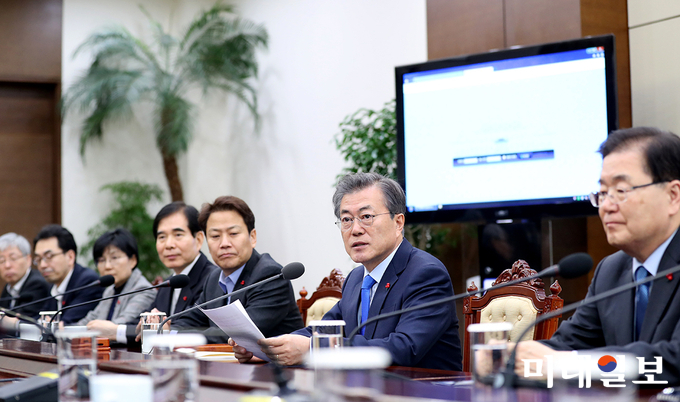 문재인 대통령이 22일 오후 청와대 여민관에서 열린 수석보좌관회의에서 발언하고 있다./사진=청와대 제공