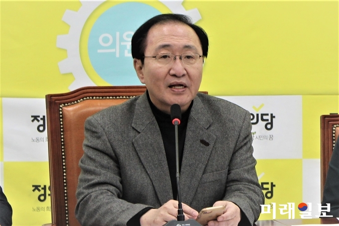 노회찬 정의당 원내대표가 1월 29일 상무위원회에서 모두 발언하고 있다. /사진=김정현 기자