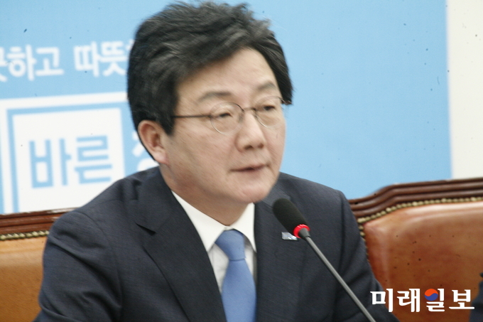 유승민 바른정당 대표가 1일 오전 국회에서 열린 최고위원‧국회의원연석회의에서 모두 발언을 하고 있다./사진=김정현 기자