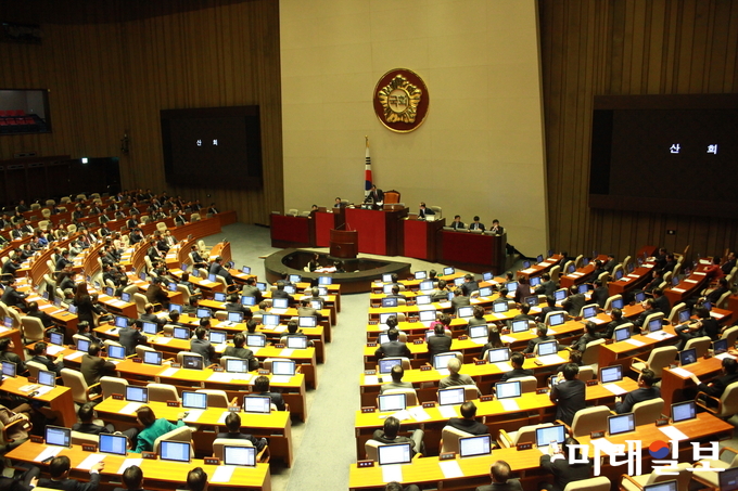 국회는 28일 본회의를 열어 '5·18민주화운동 진상규명을 위한 특별법안을 통과시켰다./사진=장건섭 기자