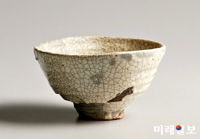 광주도자기명장 연파 신현철 '달의 미학' 초대전 작품./한가람미술관 제공