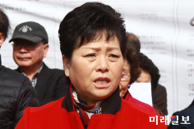 이화용 '문래동4가 도시환경정비사업지주협의회' 회장이 7일 오전 서울 영등포구청 앞에서 "문래동 4가 개발방식을 '조합방식'이 아닌 '지주방식'으로 단일화 해달라'고 촉구하는 기자회견 후 인터뷰를 하고 잇다./사진=장건섭 기자