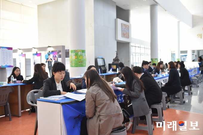 광주광역시의 청년일자리 지원사업인 청년드림이 국가사업으로 확대된다. 사진은 청년드림 면접 장면 / 사진=광주시 제공