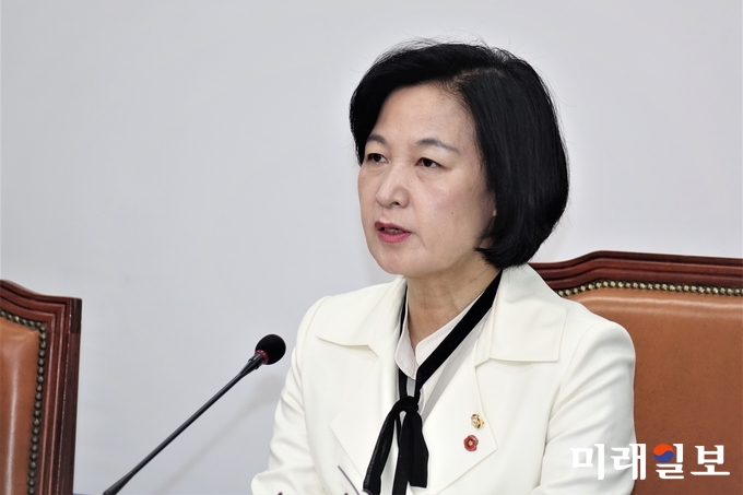 추미애 더불어민주당 대표가 13일 국회에서 열린 최고위원회의에서 모두발언을 하고 있다./사진=김정현 기자