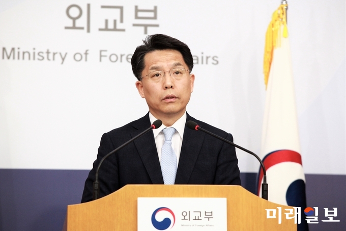 노규덕 외교부 대변인이 17일 오후 서울 종로구 세종로 외교부 청사에서 정례브리핑을 하고 있다./사진=장건섭 기자