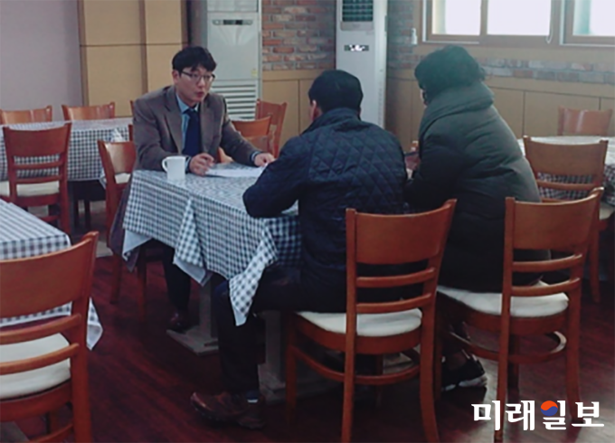 광주 서구가 주민생활 법률문제 해결을 돕고자 지난 2016년 2월부터 6명의 변호사들로 꾸려진‘우리 동네 변호사’를 운영하고 있다. / 사진=서구청 제공