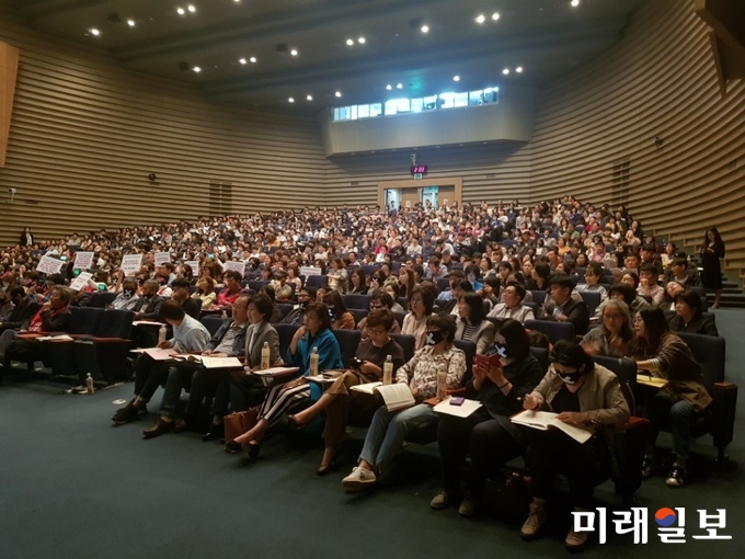 보건복지부가 주최하고 국민건강보험공단이 주관한 장기요양기관재무회계규칙 교육이 지난 25일 오후 1시 30분부터 6시까지 전남·광주지역의 재가장기요양서비스 공급자 1,000명이 모인 가운데 실시되었다./사진=백만인클럽 제공