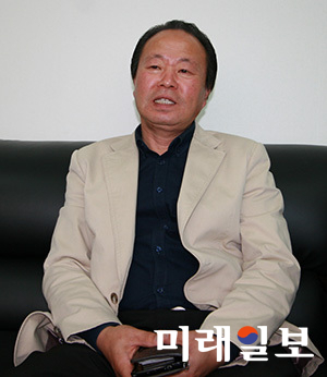 한광전력 김광복 대표가 취재진의 질문에 대답하고 있다./사진=인터넷언론인연대