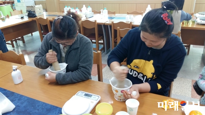 농촌체험 휴양마을- 함평 해당화 마을 화장품 만들기 / 사진=전남도 제공