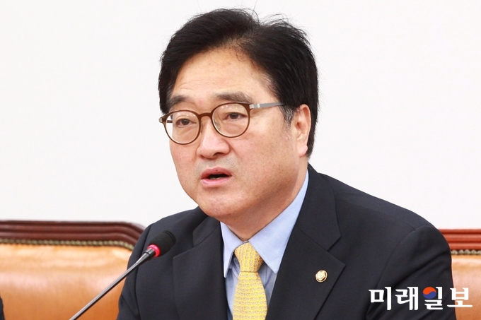 우원식 더불어민주당 원내대표가 8일 오전 국회에서 열린 원내대책회의에서 발언하고 있다./사진=장건섭 기자