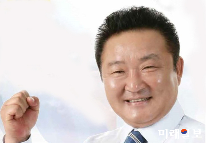 9일 서울남부지법 형사9단독 류승우 판사에 의해 정보통신망 이용촉진 및 정보보호 등에 관한 법률 위반(명예훼손) 혐의로 징역 1년 2개월을 선고 받고 법정구석 된 개그맨 출신 모 인터넷 언론사 전 편집국장 이재포 씨./사진=미래일보 DB
