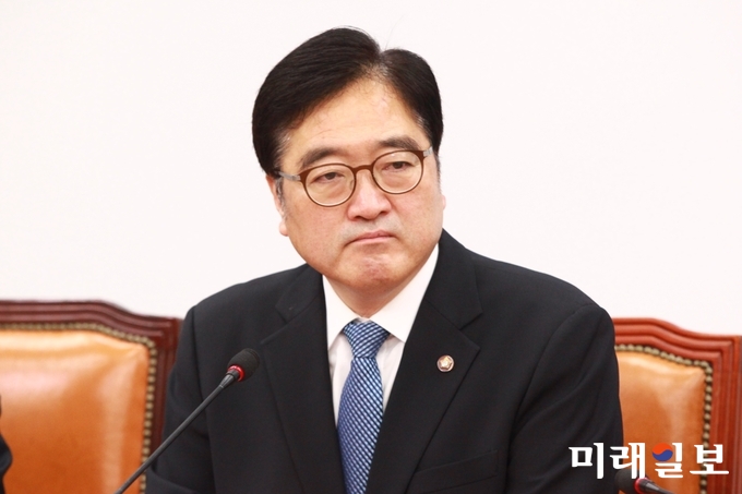 우원식 더불어민주당 원내대표가 10일 오전 국회에서 열린 원내대책회의에서 발언하고 있다./사진=장건섭 기자