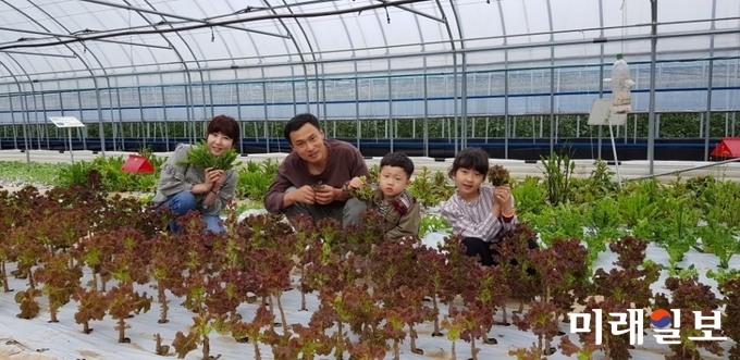 광주광역시와 농협중앙회광주지역본부는 12일 북구 평모들 내 무등산 평촌마을에서 올해 첫 ‘도시가족 주말농부 농촌체험’ 행사를 개최했다. / 사진=광주시 제공