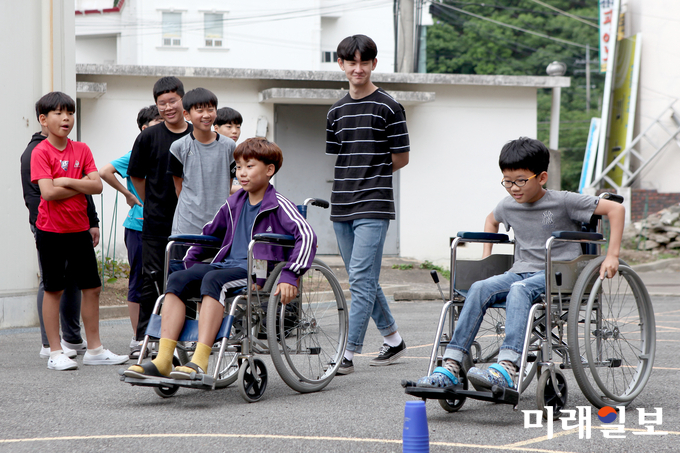 광주 동구가 지난 16일 용산초등학교에서 4·5·6학년 학생 90여 명을 대상으로 ‘체험형 장애발생 예방교육’을 진행했다./ 사진=동구청 제공