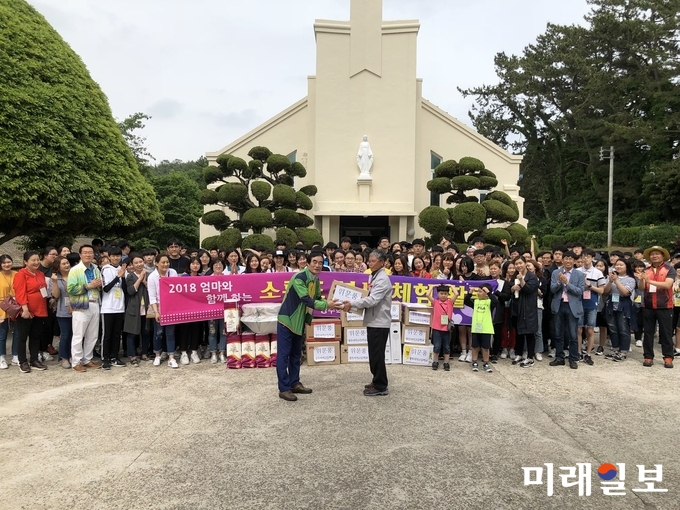 광주시교육청 관내 35개 학교가 19일 전남 고흥군 소록도에서 봉사활동을 실시했다. / 사진=광주시교육청 제공
