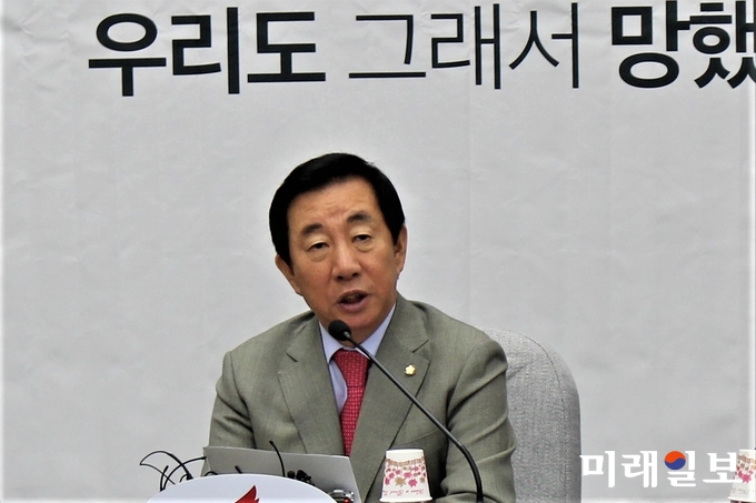 김성태 자유한국당 원내대표가 23일 국회에서 열린 원내대책회의에서 모두발언을 하고 있다./사진=김정현 기자
