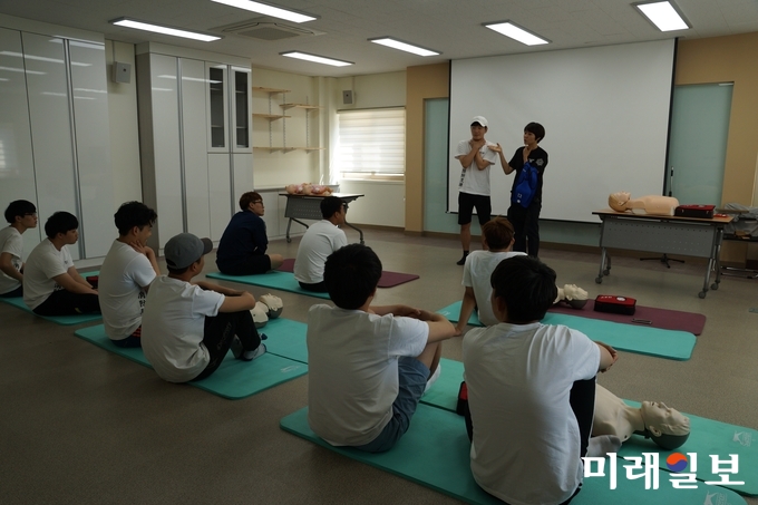 전라남도소방본부 소방교육대(대장 문삼호)는 28일부터 4일간 순천제일대학교 산업안전관리과, 소방방재과 학생 150명을 대상으로 소방안전 체험교육을 실시한다. / 사진=전남도 제공