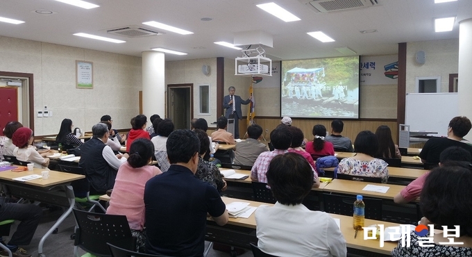 광주 서구 상록도서관이 치매극복 선도도서관 ‘가치함께 도서관’을 운영한다. / 사진=서구청 제공